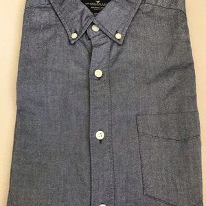 Men’s American Eagle long sleeve shirt. Size Medium.